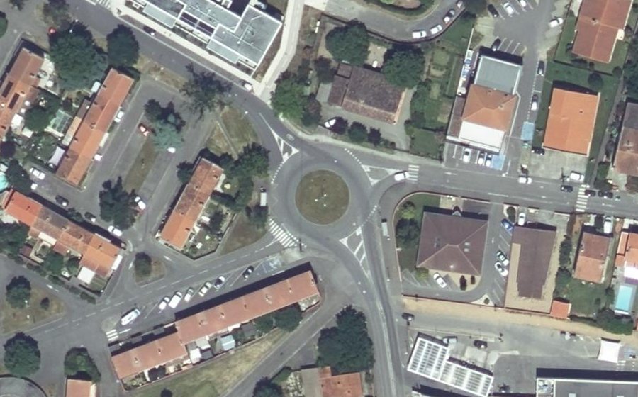 Vue aérienne du Rond-point anonyme n°24628561