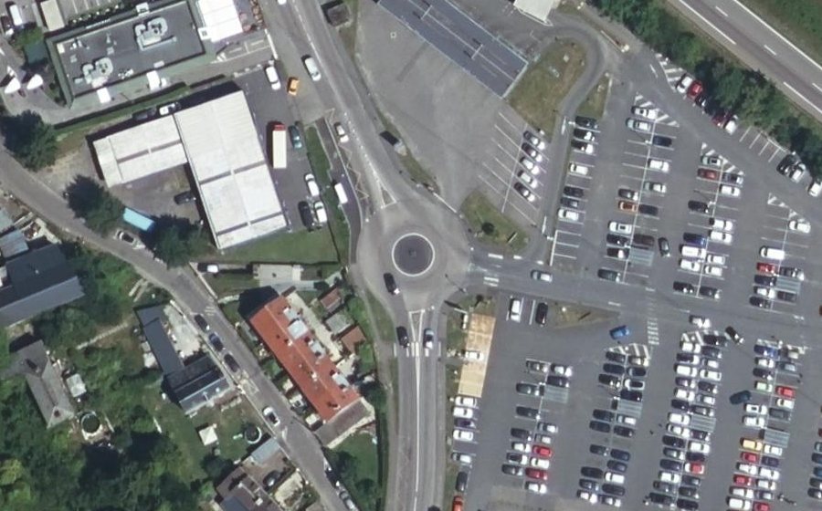 Vue aérienne du Rond-point anonyme n°24634384
