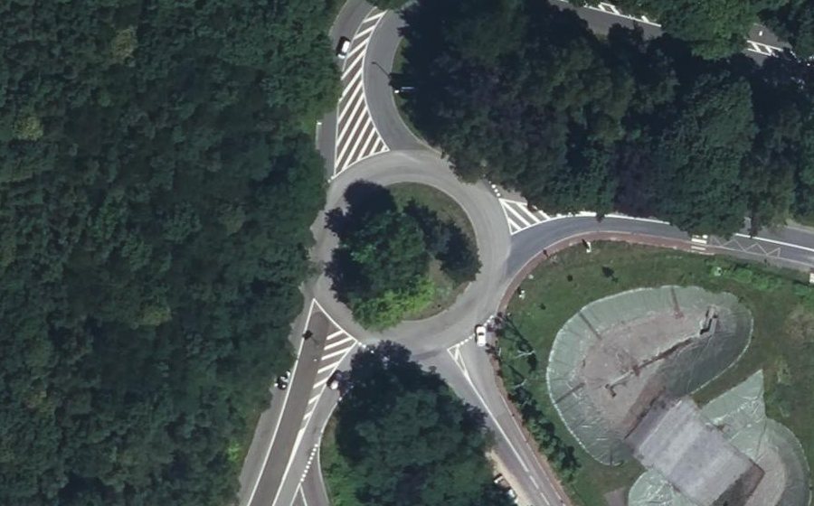 Vue aérienne du Rond-point anonyme n°24634387
