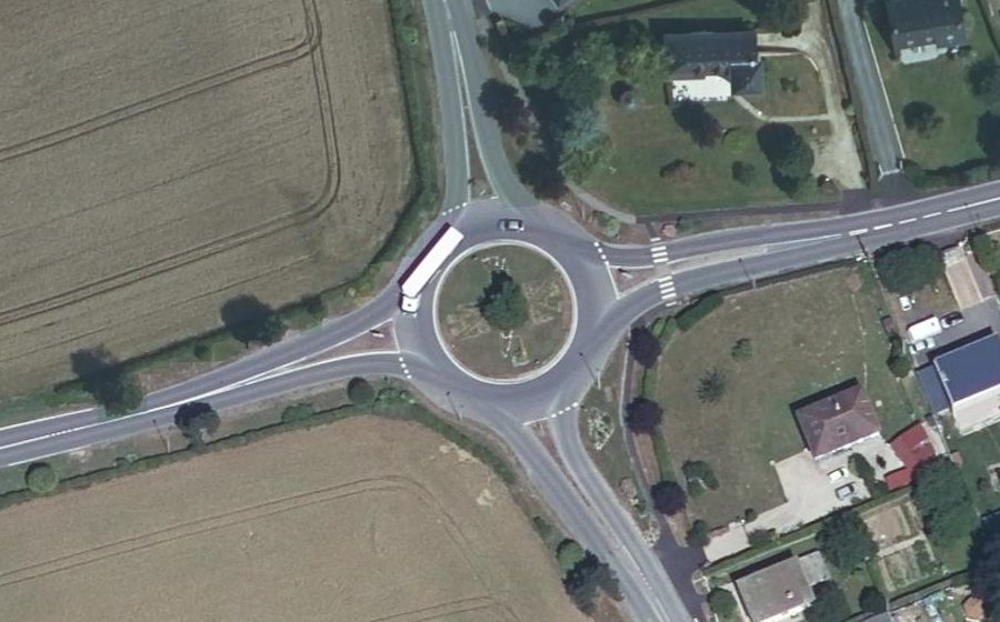 Vue aérienne du Rond-point anonyme n°24655012