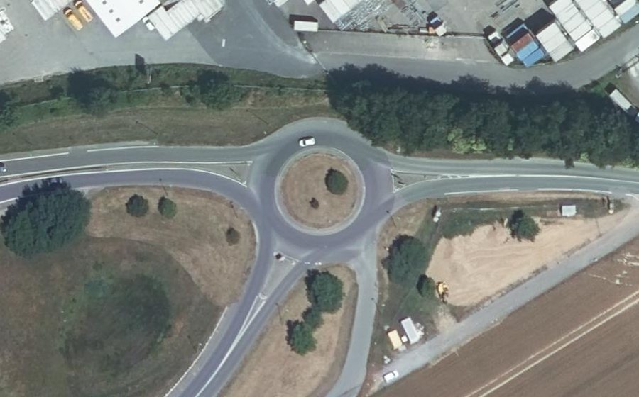 Vue aérienne du Rond-point anonyme n°24655014