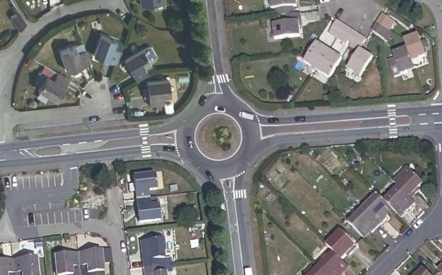 Vue aérienne du Rond-point anonyme n°24660996