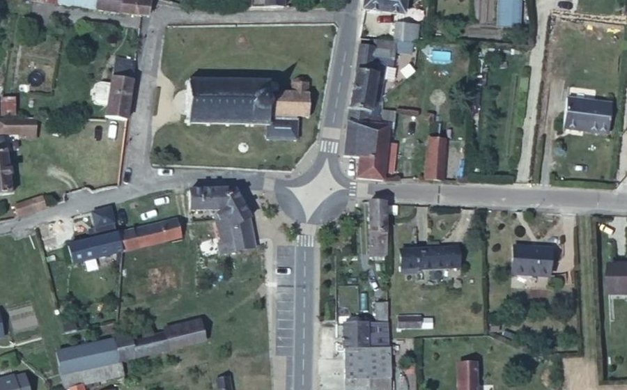 Vue aérienne du Rond-point anonyme n°246708027