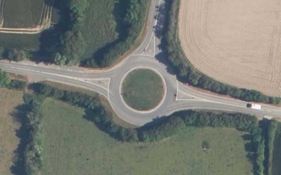 Vue aérienne du Rond-point anonyme n°24674962