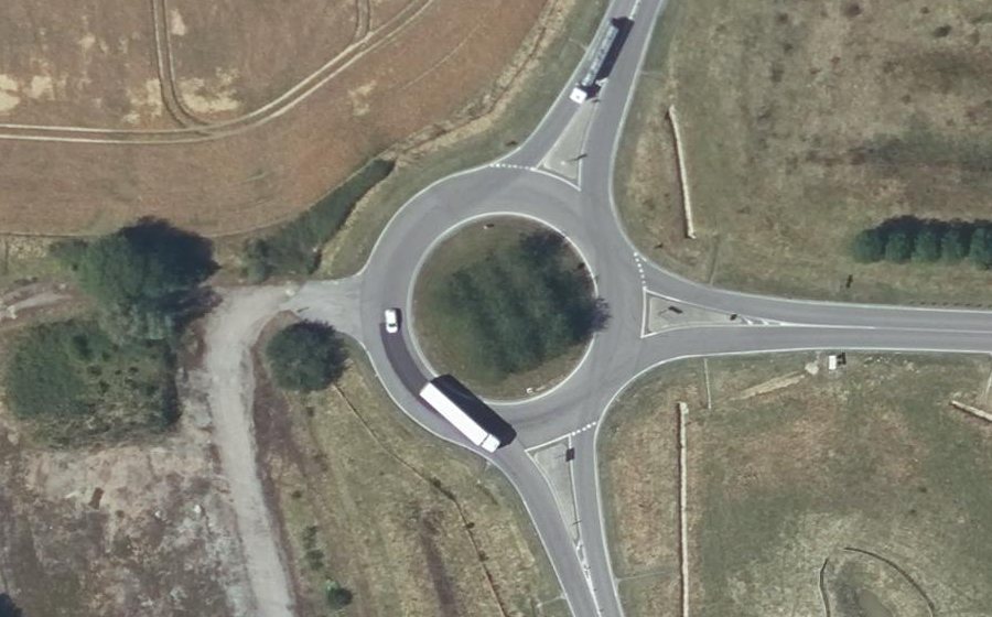 Vue aérienne du Rond-point anonyme n°24676033