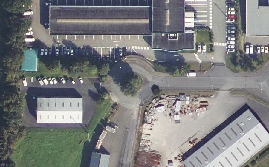 Vue aérienne du Rond-point anonyme n°246846940