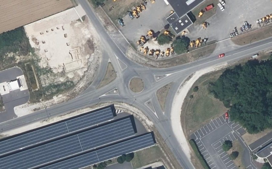 Vue aérienne du Rond-point anonyme n°24686676
