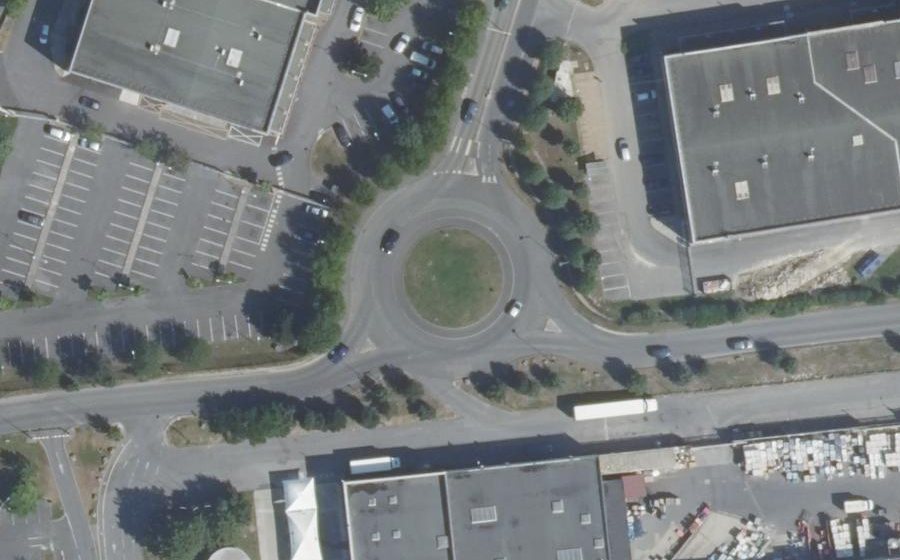 Vue aérienne du Rond-point anonyme n°24686773