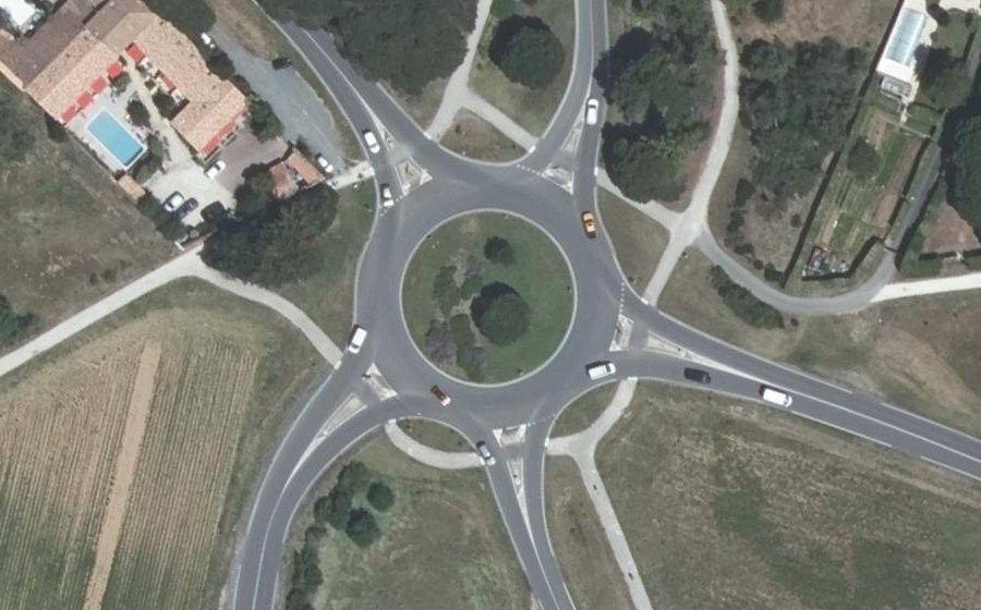 Vue aérienne du Rond-point anonyme n°24686959