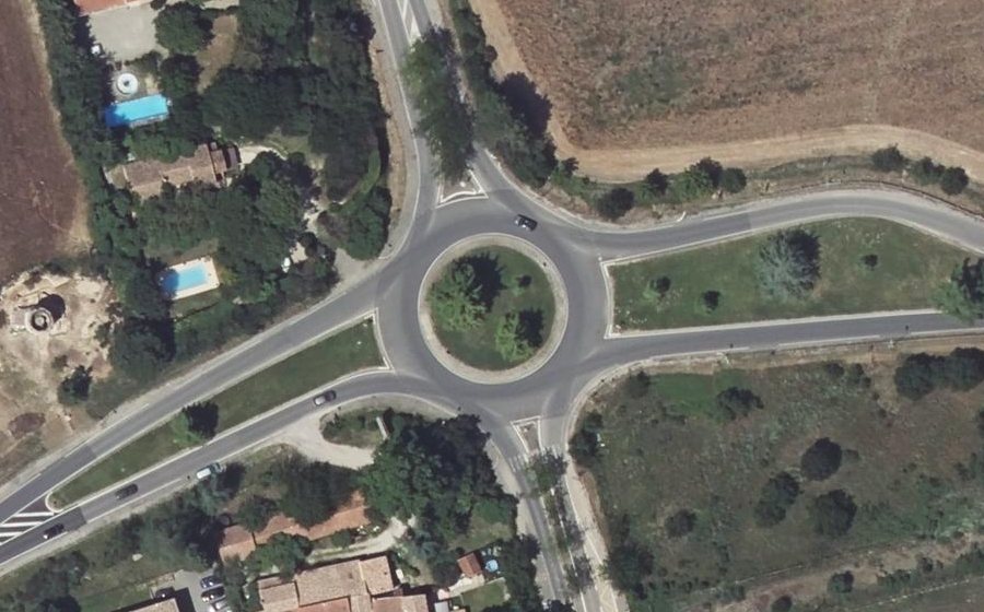 Vue aérienne du Rond-point anonyme n°24689068
