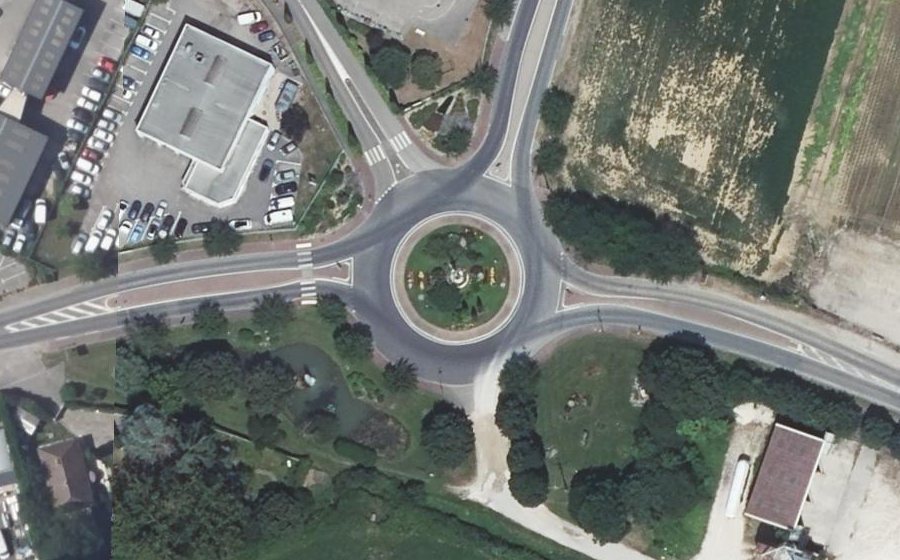 Vue aérienne du Rond-point anonyme n°24692186