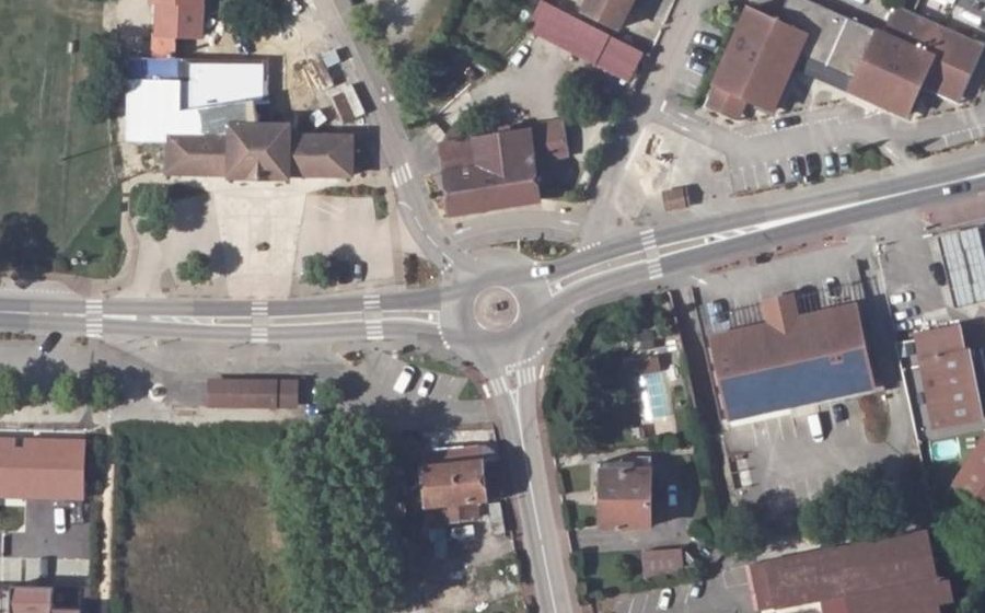 Vue aérienne du Rond-point anonyme n°24692313