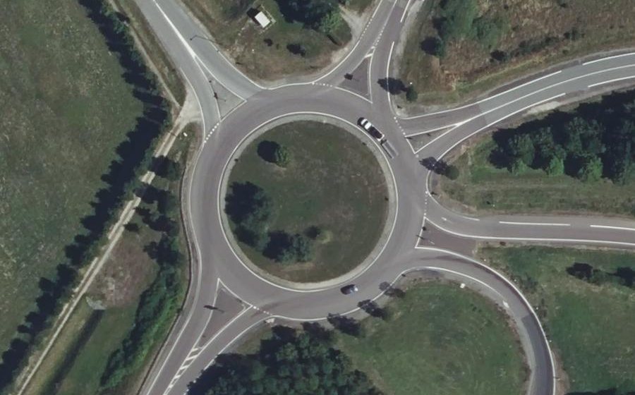 Vue aérienne du Rond-point anonyme n°24695259
