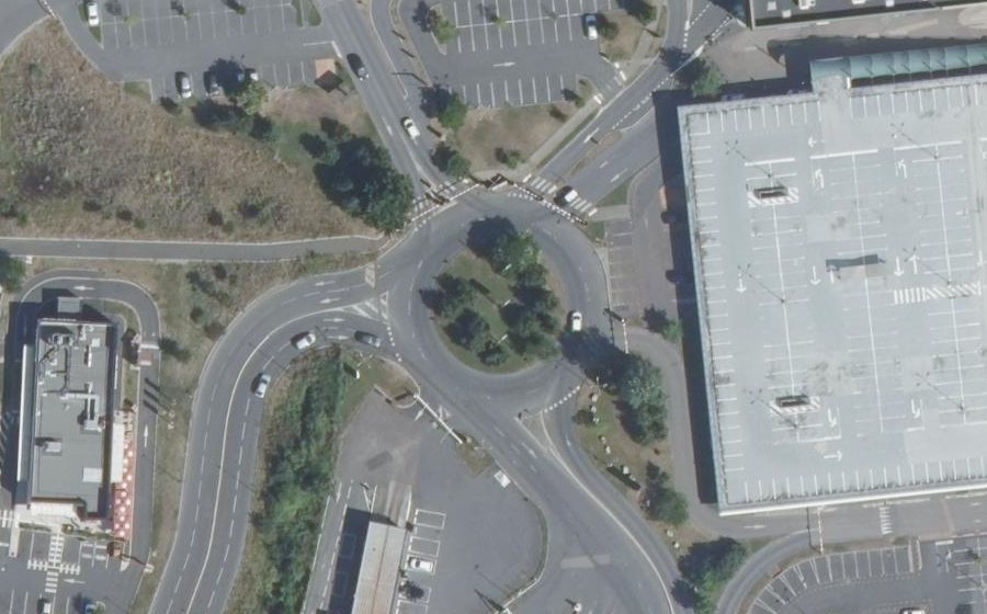Vue aérienne du Rond-point anonyme n°24696036