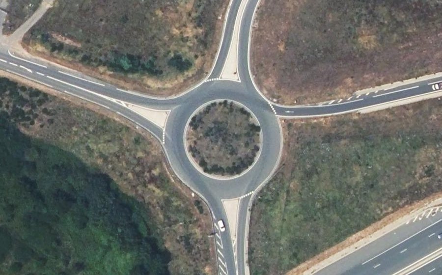 Vue aérienne du Rond-point anonyme n°247015785