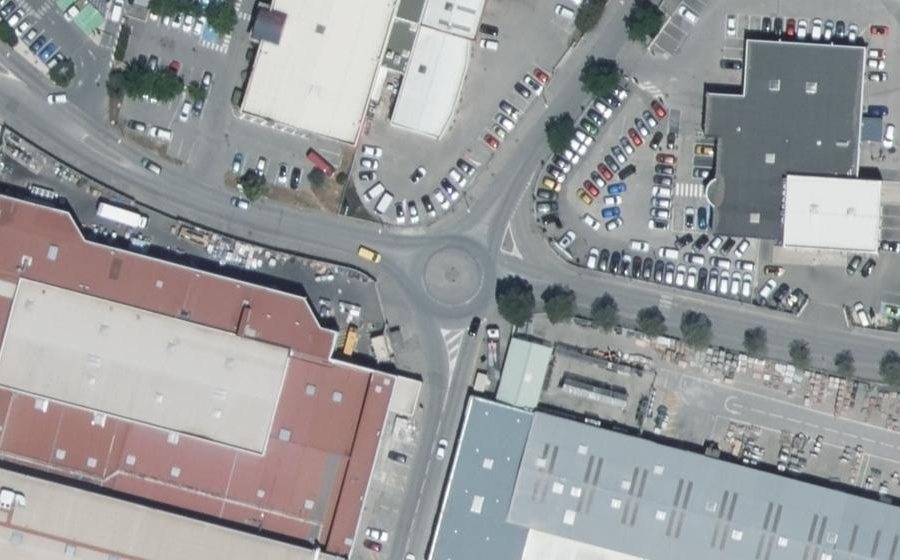 Vue aérienne du Rond-point anonyme n°24705778