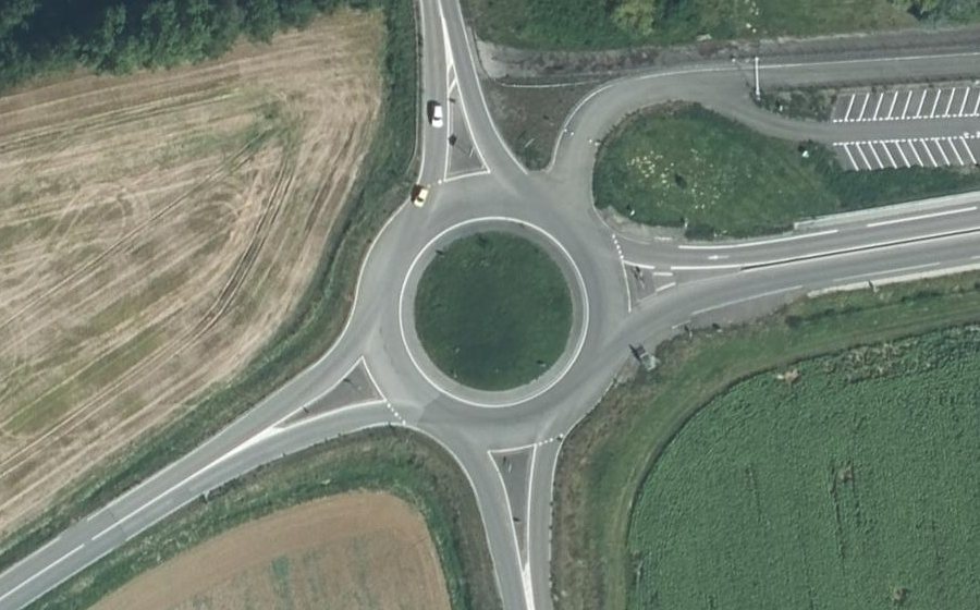 Vue aérienne du Rond-point anonyme n°24711669