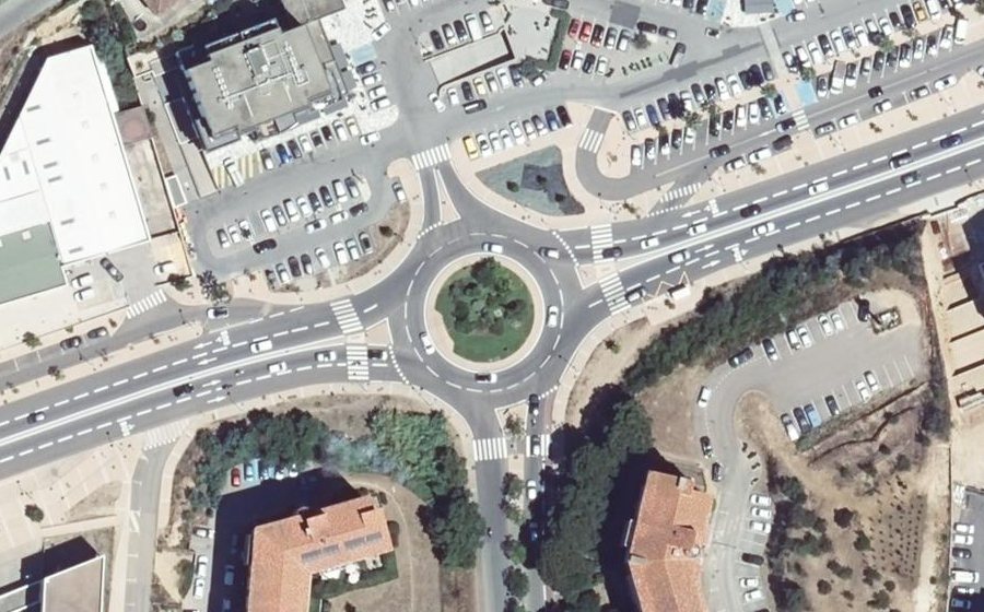 Vue aérienne du Rond-point anonyme n°24712325