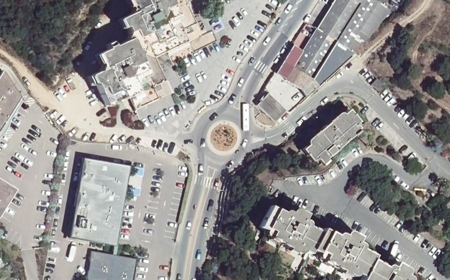 Vue aérienne du Rond-point anonyme n°24712338
