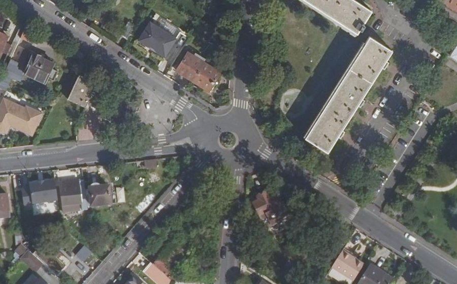 Vue aérienne du Rond-point anonyme n°24712413