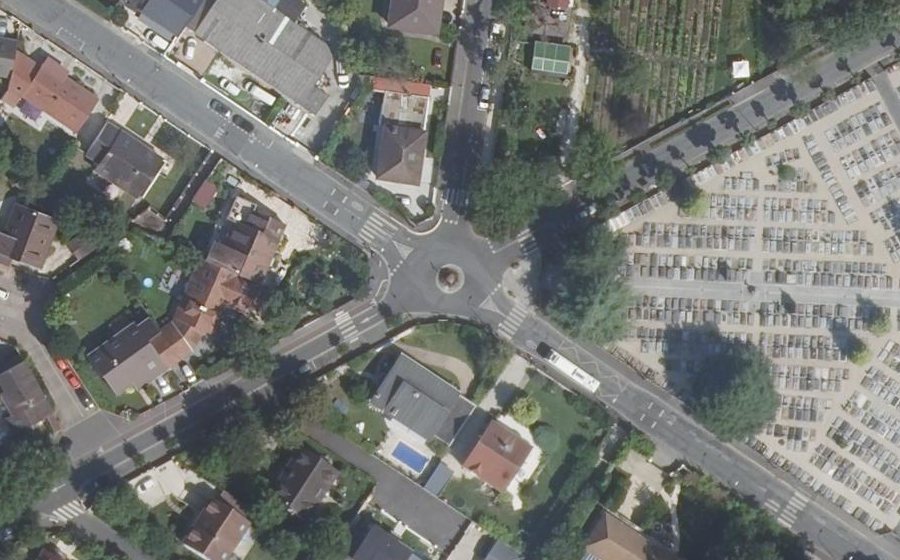 Vue aérienne du Rond-point anonyme n°24712414