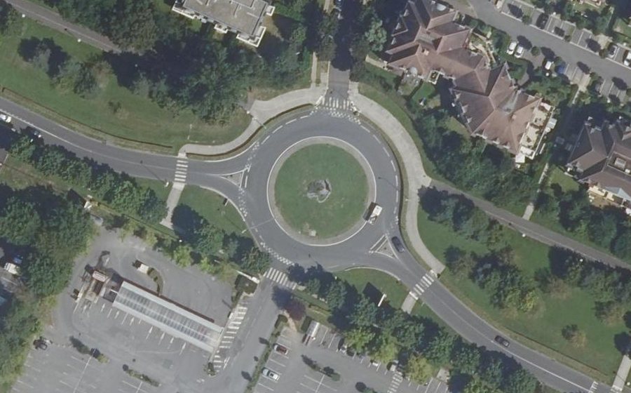 Vue aérienne du Rond-point anonyme n°24712774