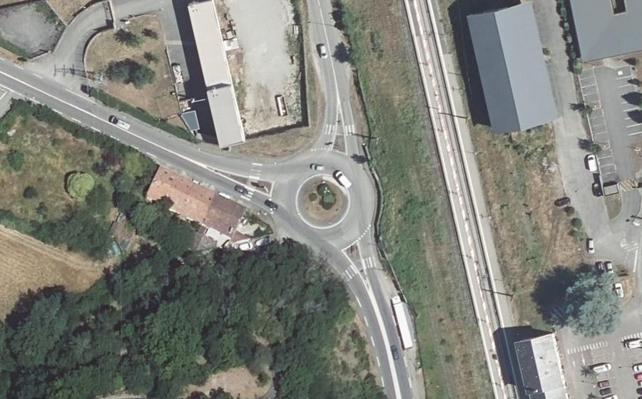 Vue aérienne du Rond-point anonyme n°24716066