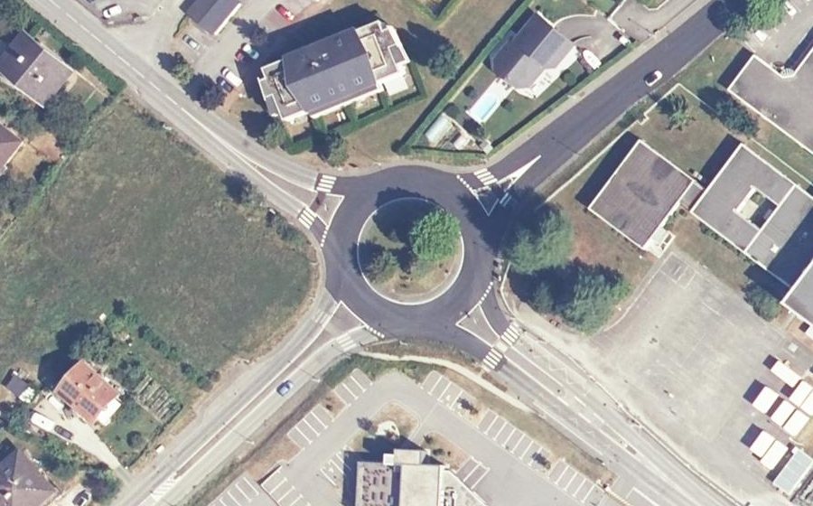 Vue aérienne du Rond-point anonyme n°24716401