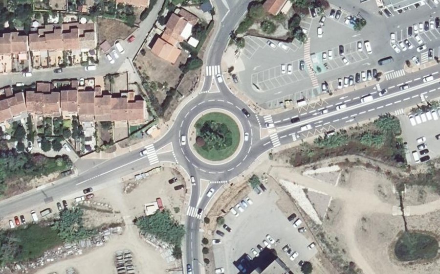 Vue aérienne du Rond-point anonyme n°24724152