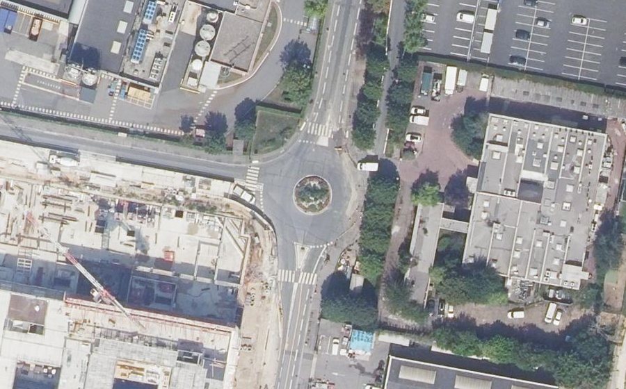 Vue aérienne du Rond-point anonyme n°24733238