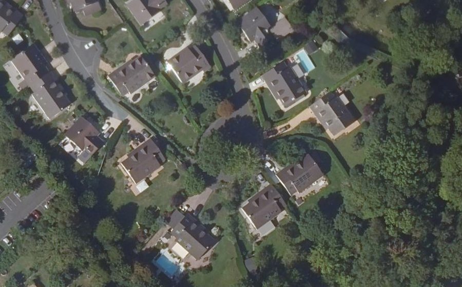 Vue aérienne du Rond-point anonyme n°24733784
