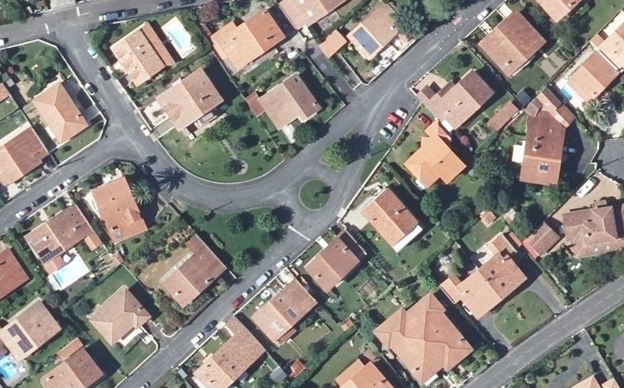 Vue aérienne du Rond-point anonyme n°247429727