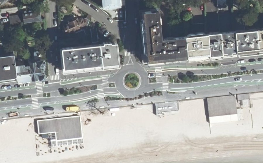 Vue aérienne du Rond-point anonyme n°24746176