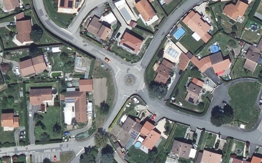 Vue aérienne du Rond-point anonyme n°247469390
