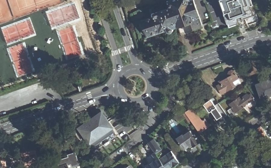 Vue aérienne du Rond-point anonyme n°24749866
