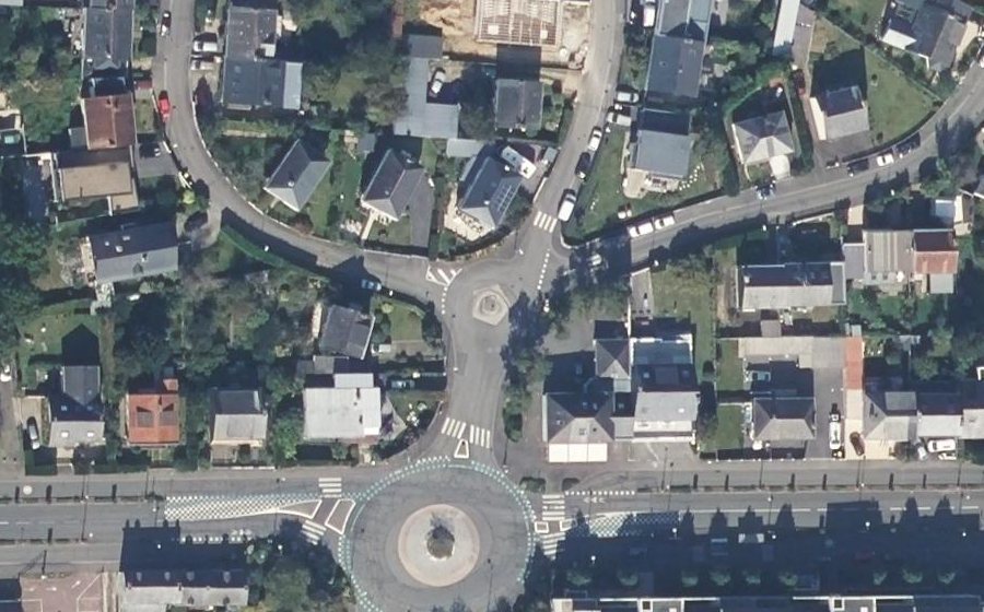 Vue aérienne du Rond-point anonyme n°24754985