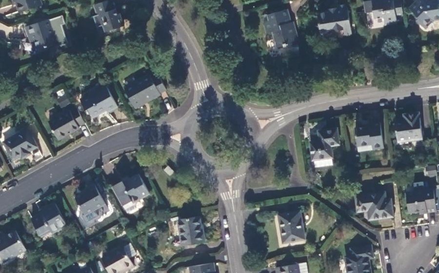 Vue aérienne du Rond-point anonyme n°24758528
