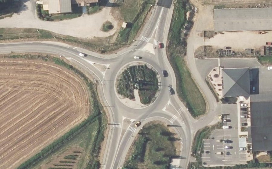 Vue aérienne du Rond-point anonyme n°24761350