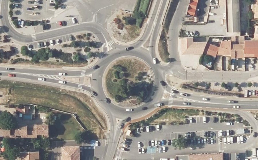 Vue aérienne du Rond-point anonyme n°24761361