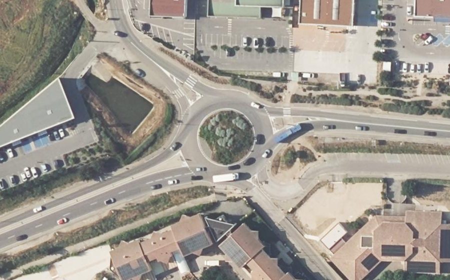 Vue aérienne du Rond-point anonyme n°24761369
