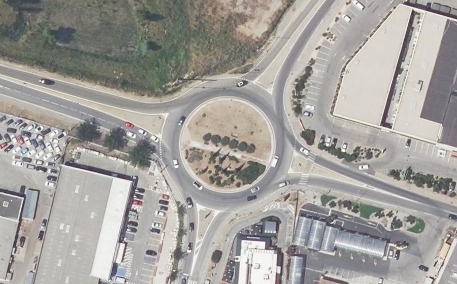 Vue aérienne du Rond-point anonyme n°24761403