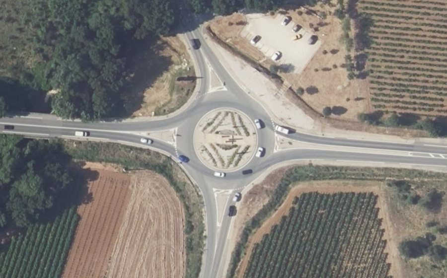 Vue aérienne du Rond-point anonyme n°24761444