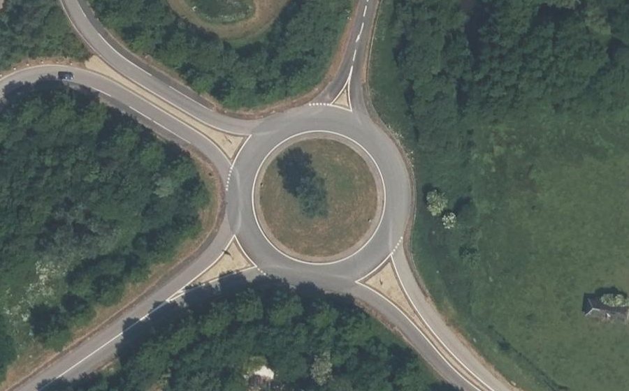 Vue aérienne du Rond-point anonyme n°24772599