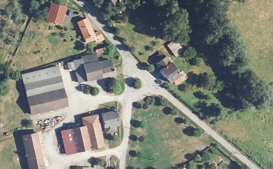 Vue aérienne du Rond-point anonyme n°247804468