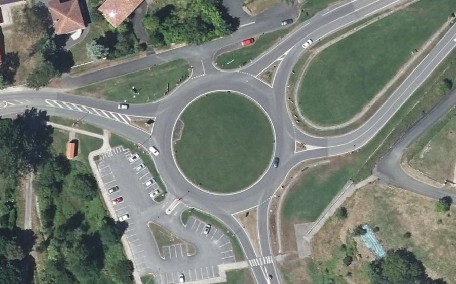 Vue aérienne du Rond-point anonyme n°24780566