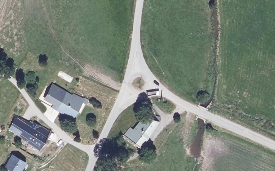 Vue aérienne du Rond-point anonyme n°24784648