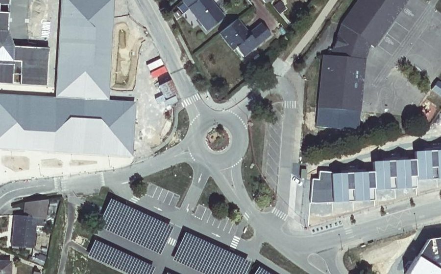 Vue aérienne du Rond-point anonyme n°247872100