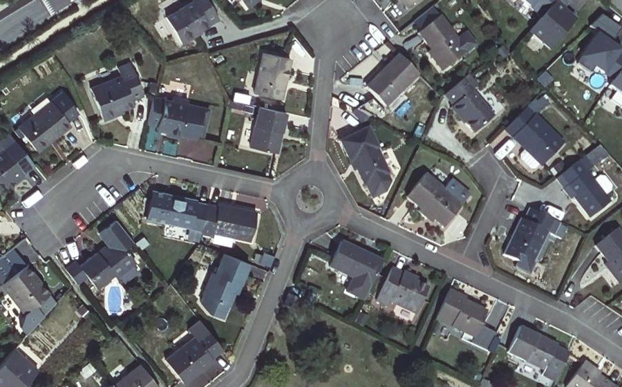 Vue aérienne du Rond-point anonyme n°247872191