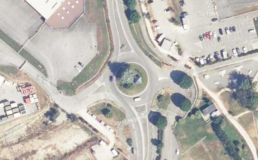 Vue aérienne du Rond-point anonyme n°24789289