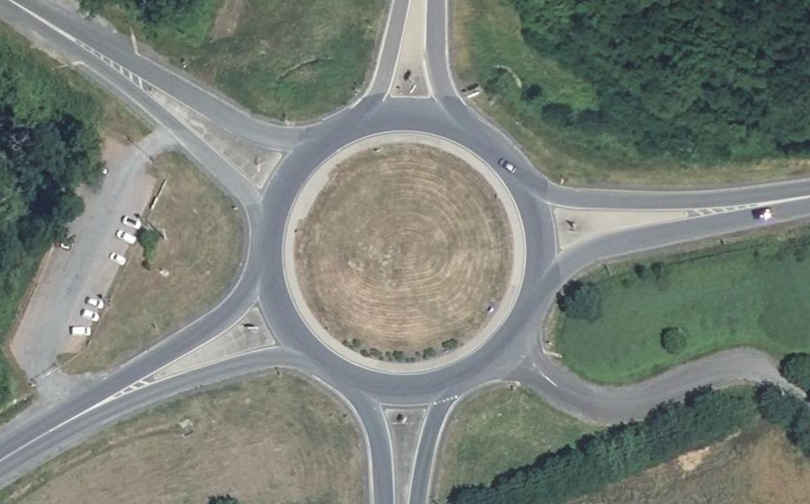 Vue aérienne du Rond-point anonyme n°247901663
